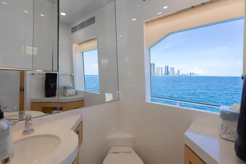 Slide: The Image of Luxurious yacht bathroom with ocean view, Horizon 2021 model. - 20