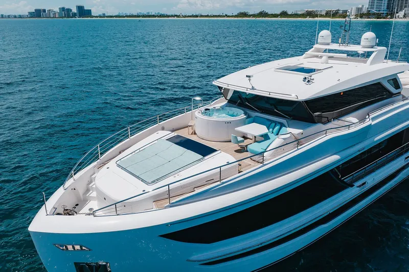 Slide: The Image of Luxurious 2021 Horizon yacht with jacuzzi, cruising on serene blue waters. - 23
