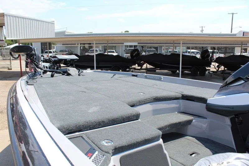Slide: The Image of 2026 Skeeter FXR20 FLEX boat with spacious deck and advanced equipment. - 10