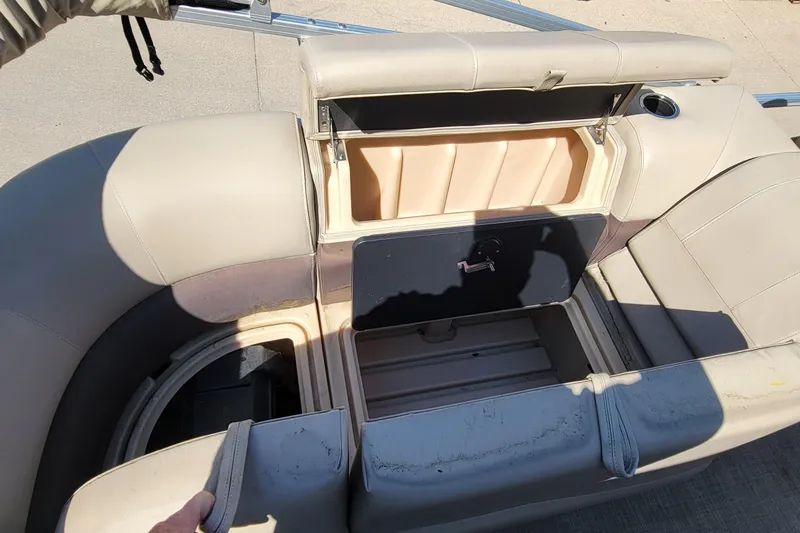 Slide: The Image of 2019 Sun Tracker Party Barge 24 DLX, beige seating, cup holder, outdoor setting. - 21