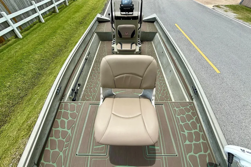 Slide: The Image of 2021 Alumacraft 2072 All Weld MV CC boat with beige seats and patterned flooring. - 14