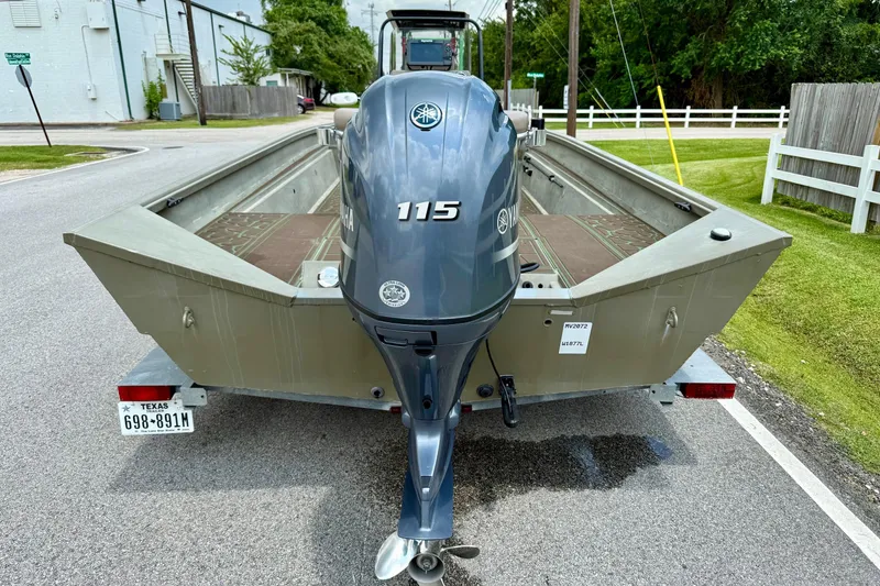 Slide: The Image of 2021 Alumacraft 2072 All Weld MV CC boat with Yamaha 115 outboard motor on trailer. - 3