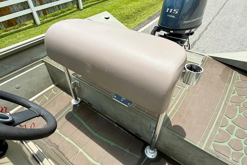 Slide: The Image of 2021 Alumacraft 2072 All Weld MV CC boat interior with steering wheel and Yamaha motor. - 9