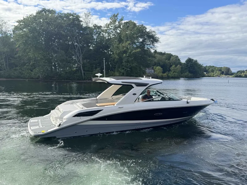 The Image of Sea Ray 350 SLX 2020 - 1