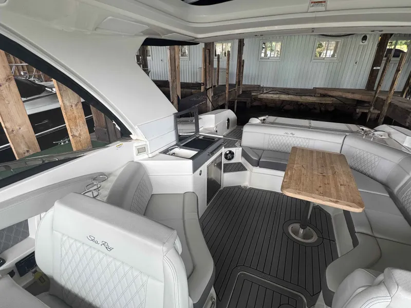 Slide: The Image of Sea Ray 350 SLX 2020 - 11