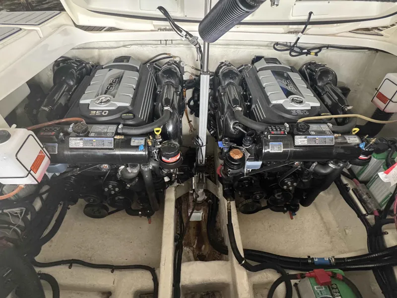 Slide: The Image of Sea Ray 350 SLX 2020 - 14