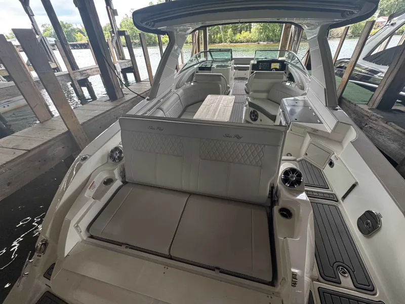 Slide: The Image of Sea Ray 350 SLX 2020 - 6