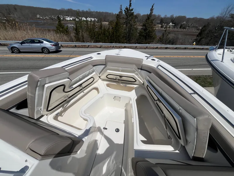 Slide: The Image of Boston Whaler 330 Vantage 2026 - 35