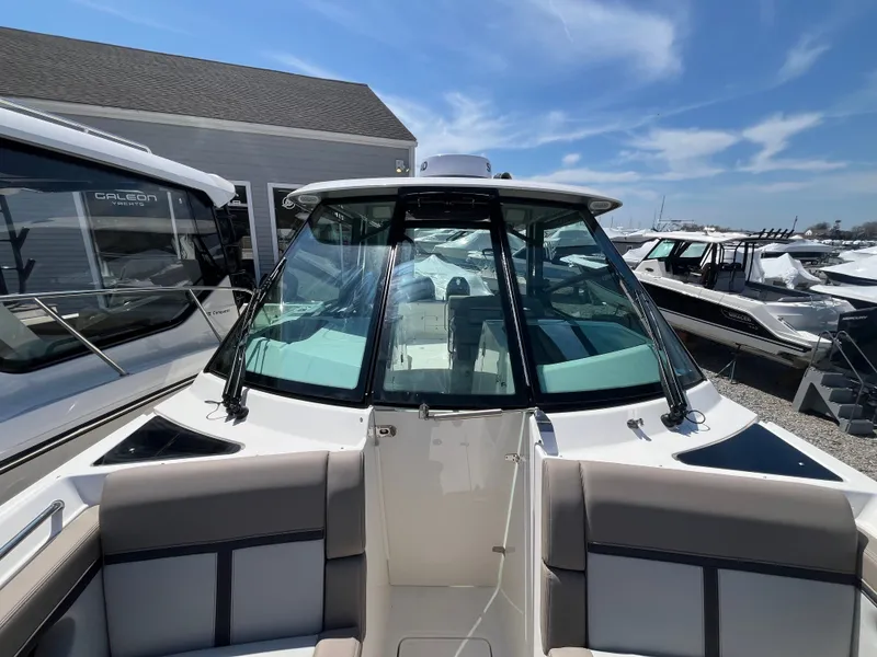 Slide: The Image of Boston Whaler 330 Vantage 2026 - 40