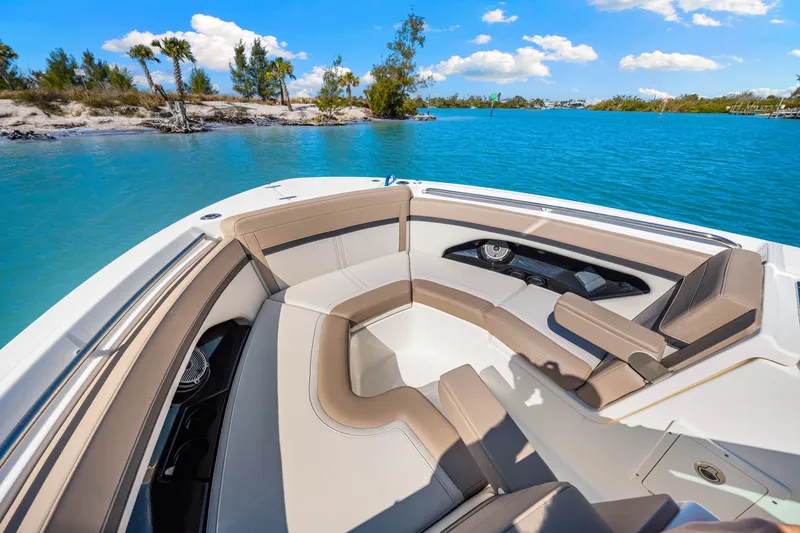 Slide: The Image of Boston Whaler 280 Vantage 2026 - 54