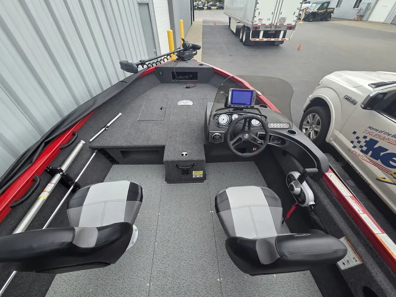 Slide: The Image of Crestliner 1650 Hawk 2026 - 14