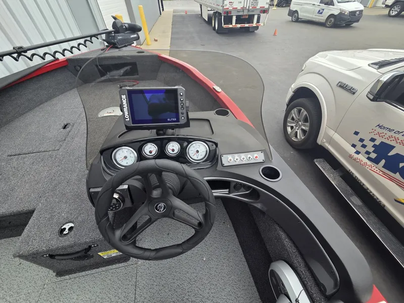 Slide: The Image of Crestliner 1650 Hawk 2026 - 17