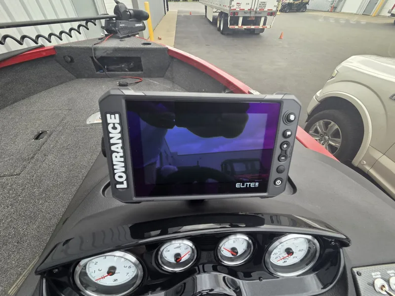 Slide: The Image of Crestliner 1650 Hawk 2026 - 18