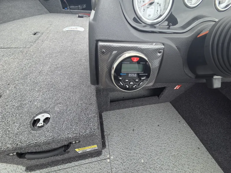 Slide: The Image of Crestliner 1650 Hawk 2026 - 19