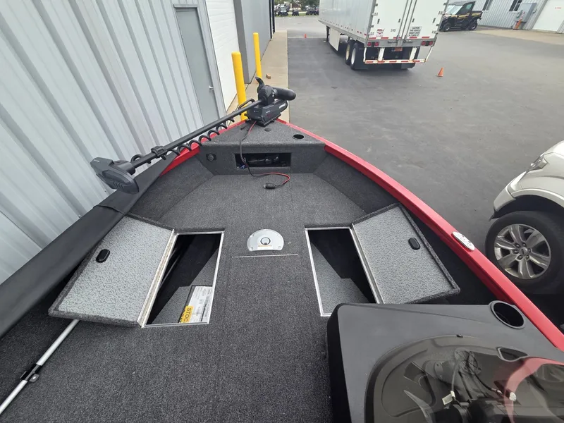 Slide: The Image of Crestliner 1650 Hawk 2026 - 20