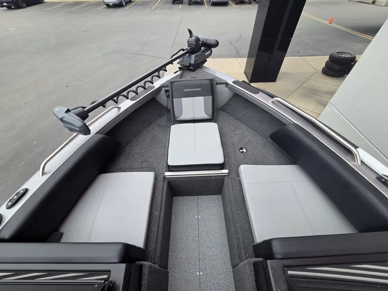 Slide: The Image of Crestliner 1850 Sportfish 2026 - 10