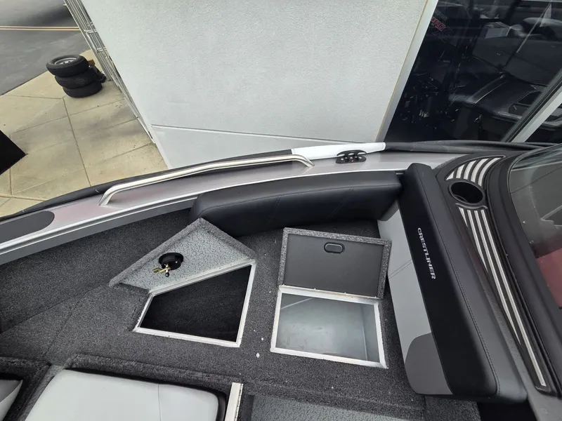 Slide: The Image of Crestliner 1850 Sportfish 2026 - 12