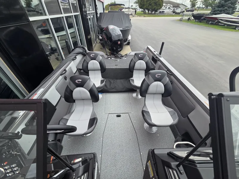 Slide: The Image of Crestliner 1850 Sportfish 2026 - 15