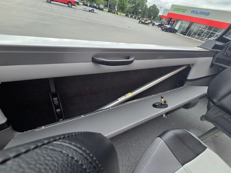 Slide: The Image of Crestliner 1850 Sportfish 2026 - 18