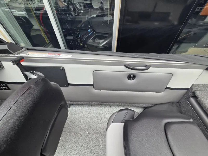 Slide: The Image of Crestliner 1850 Sportfish 2026 - 19