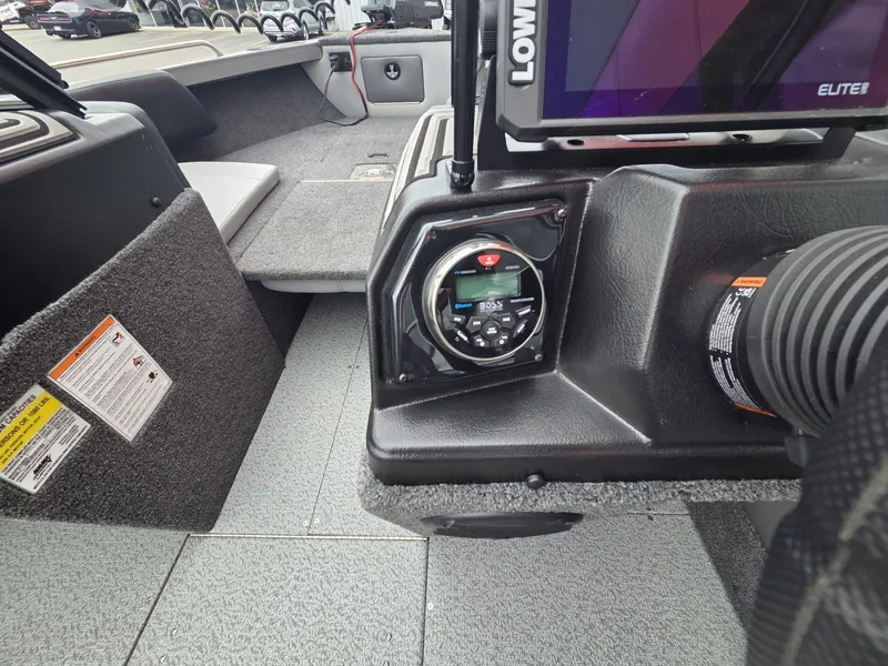 Slide: The Image of Crestliner 1850 Sportfish 2026 - 22