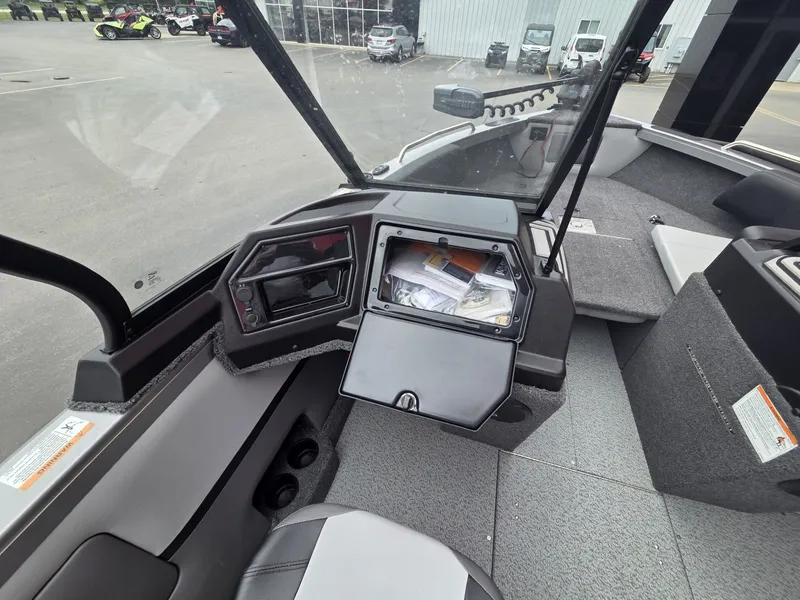 Slide: The Image of Crestliner 1850 Sportfish 2026 - 23