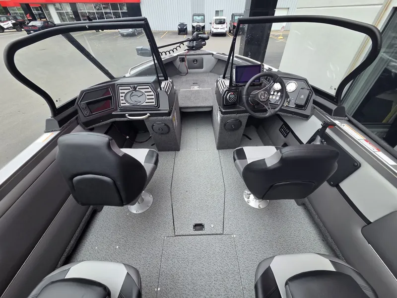 Slide: The Image of Crestliner 1850 Sportfish 2026 - 25