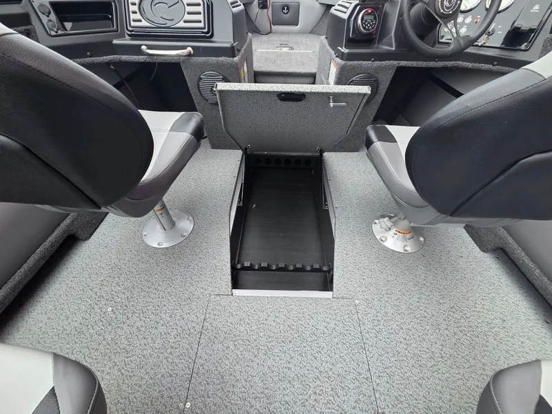 Slide: The Image of Crestliner 1850 Sportfish 2026 - 26