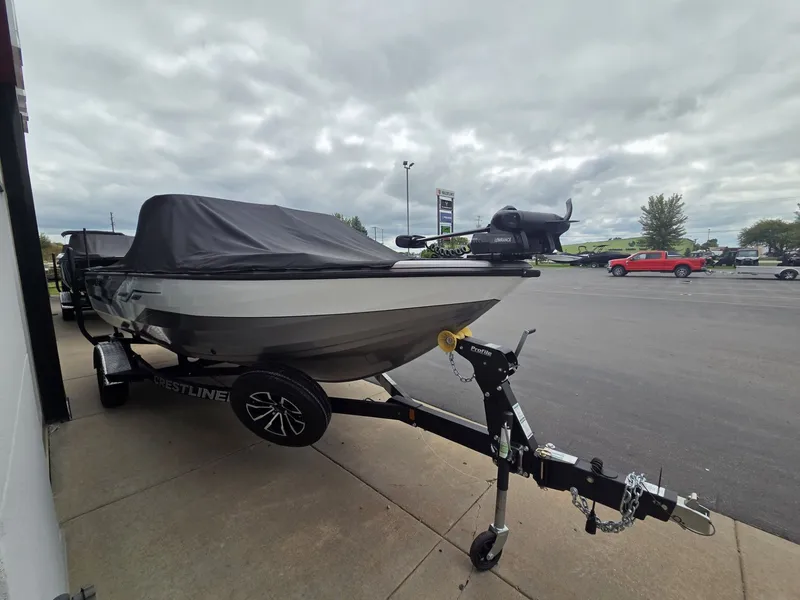 Slide: The Image of Crestliner 1850 Sportfish 2026 - 4