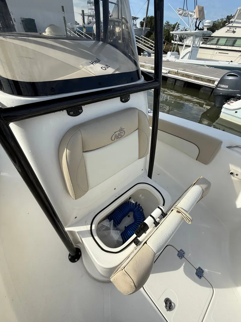 Slide: The Image of NauticStar 22 XS Offshore 2019 - 10
