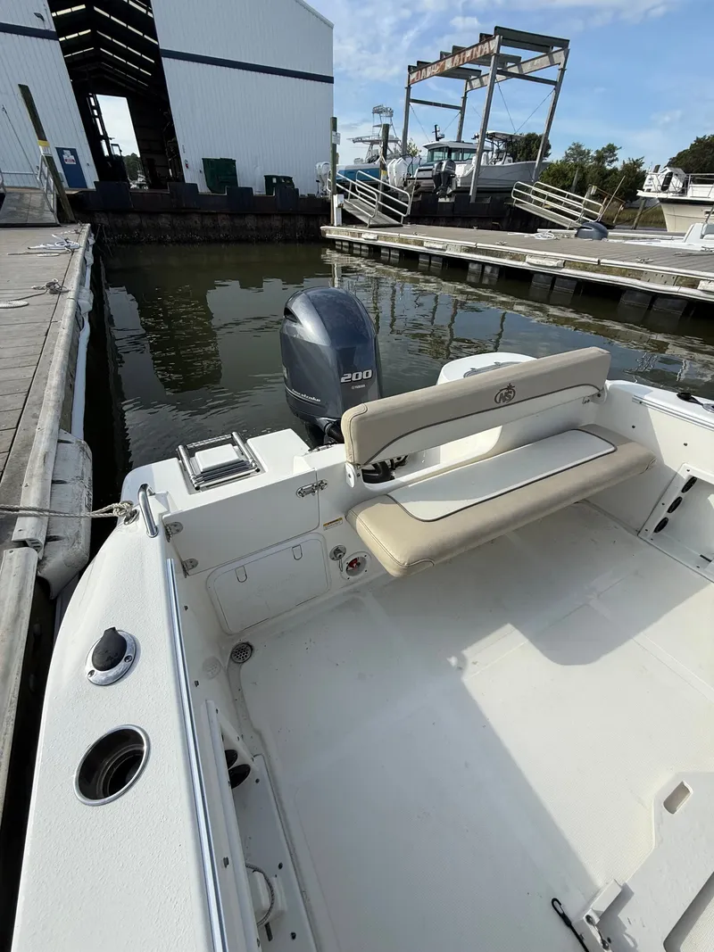 Slide: The Image of NauticStar 22 XS Offshore 2019 - 12