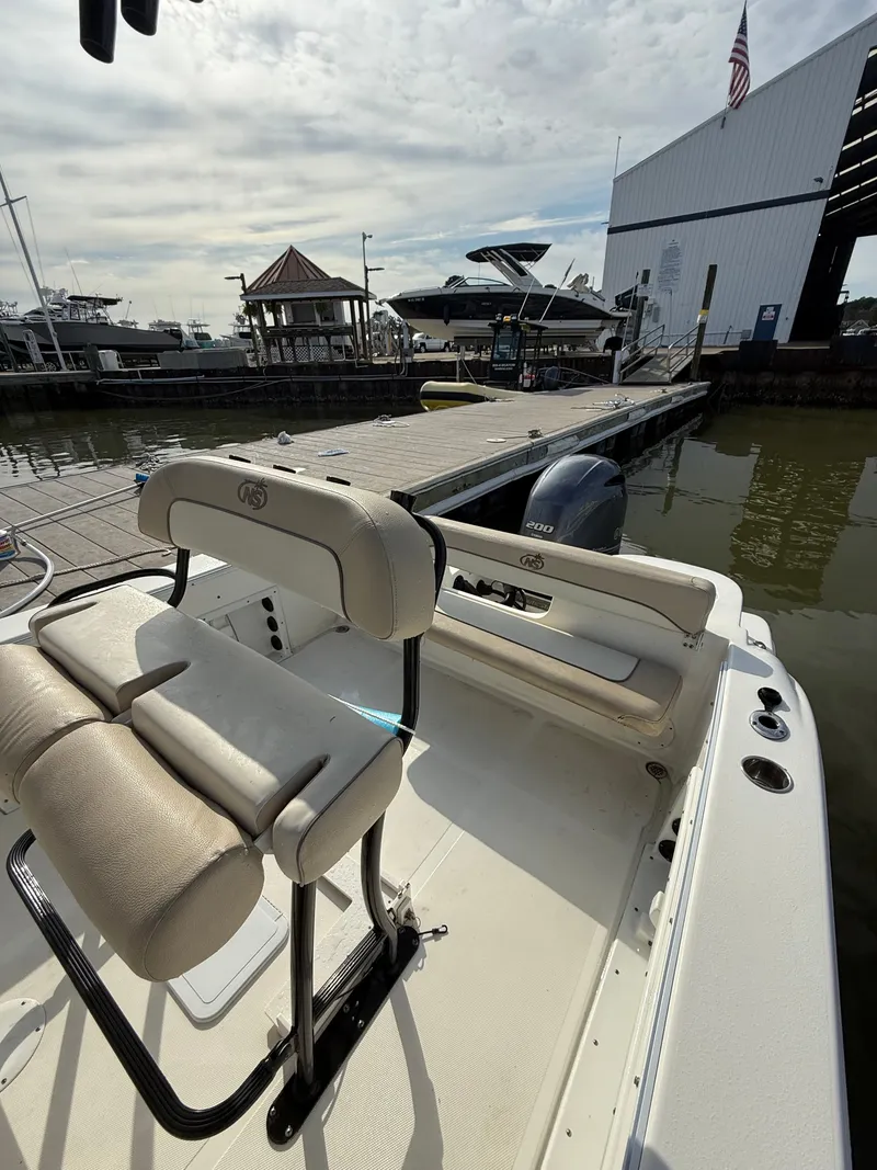 Slide: The Image of NauticStar 22 XS Offshore 2019 - 14