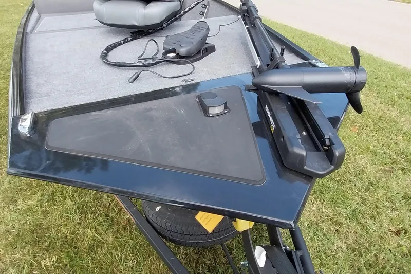 Slide: The Image of 2023 Tracker Bass Tracker Classic XL boat with trolling motor on grassy area. - 14