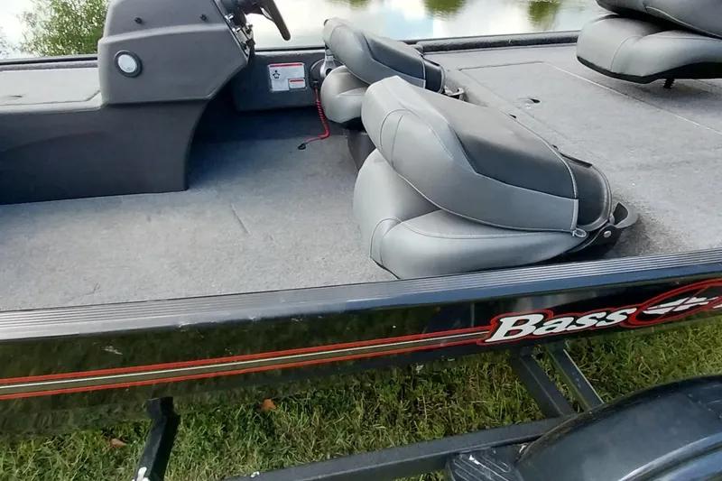 Slide: The Image of 2023 Tracker Bass Tracker Classic XL boat interior with gray seats and steering console. - 17