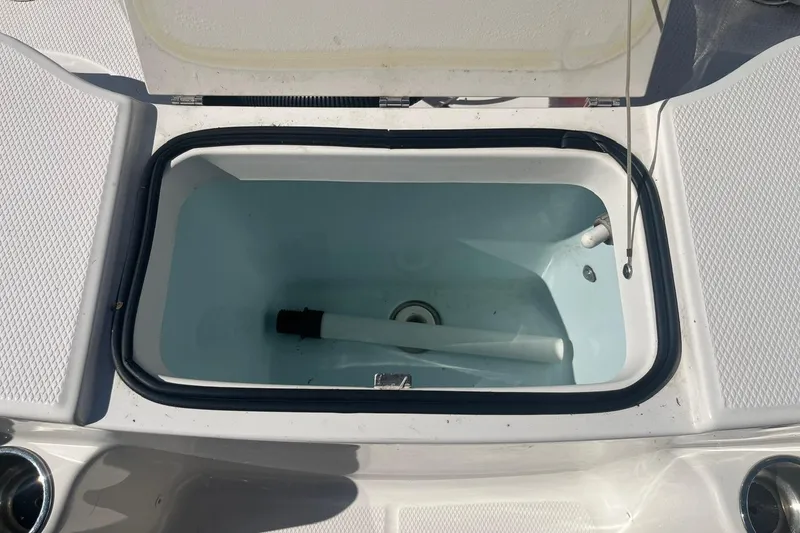Slide: The Image of Livewell compartment on a 2017 Robalo R200 Center Console boat. - 19
