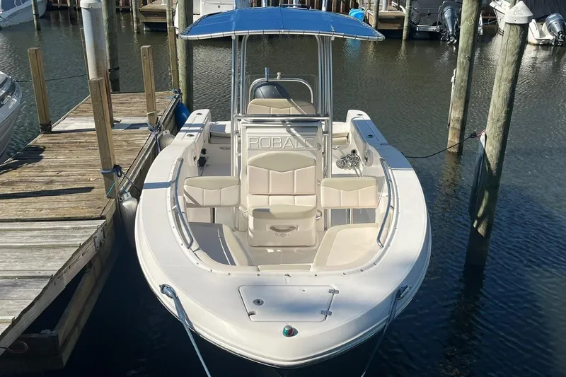 Slide: The Image of 2017 Robalo R200 Center Console boat docked at marina. - 4