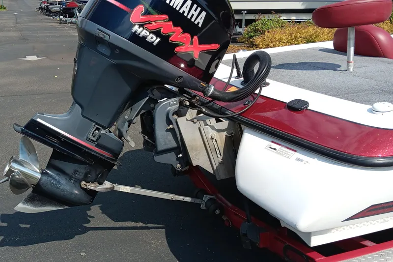 Slide: The Image of 2009 Skeeter ZX190 boat with Yamaha VMAX HPDI outboard motor, parked on asphalt. - 7