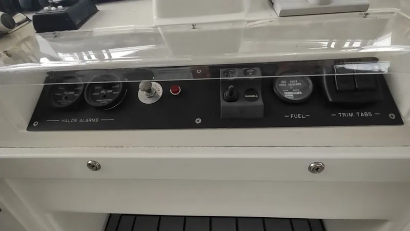 Slide: The Image of Blackfin 33 2000 - 26