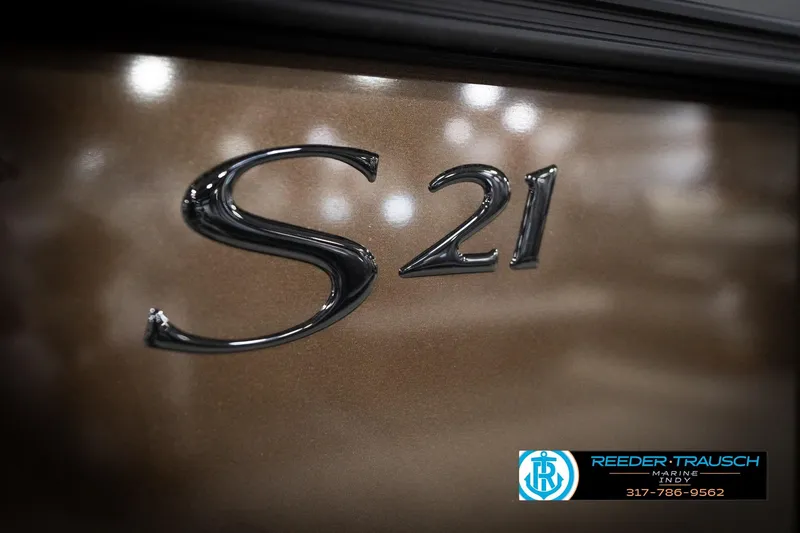 Slide: The Image of 2026 Bennington 21 SSR boat emblem with Reeder Trausch Marine logo. - 54