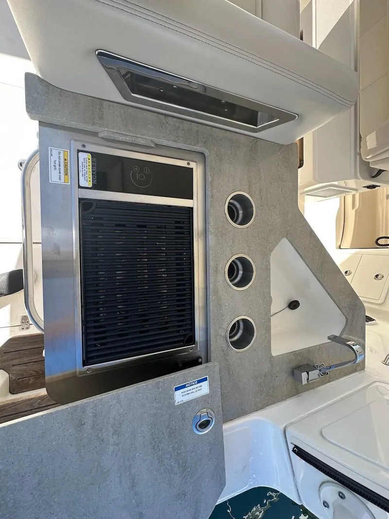 Slide: The Image of Boston Whaler 350 Realm 2019 - 64