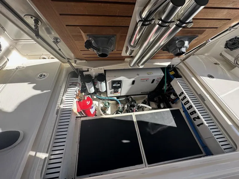 Slide: The Image of Boston Whaler 350 Realm 2019 - 70