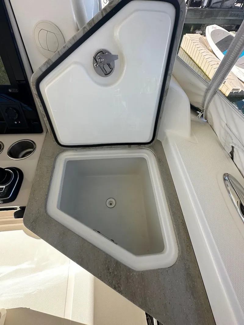 Slide: The Image of Boston Whaler 350 Realm 2019 - 78