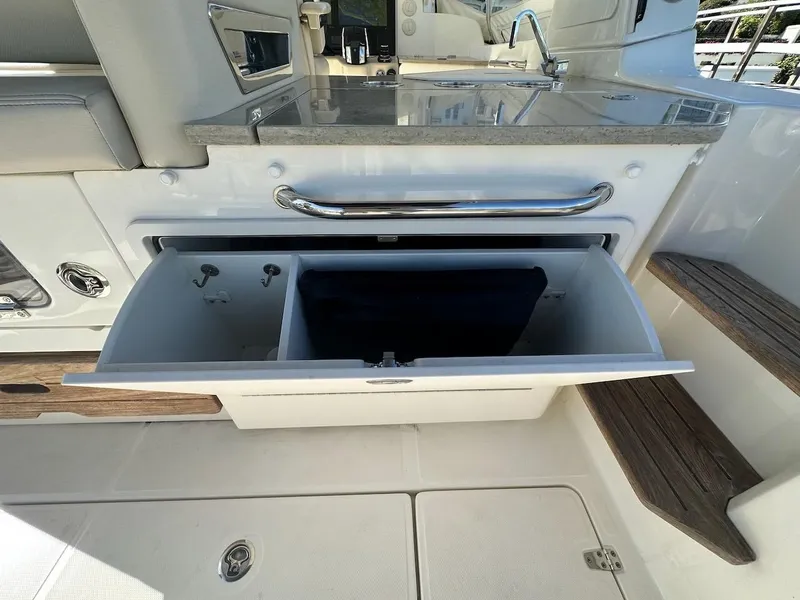 Slide: The Image of Boston Whaler 350 Realm 2019 - 81