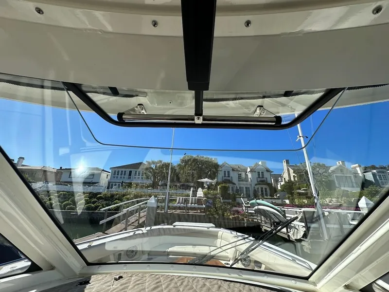 Slide: The Image of Boston Whaler 350 Realm 2019 - 85