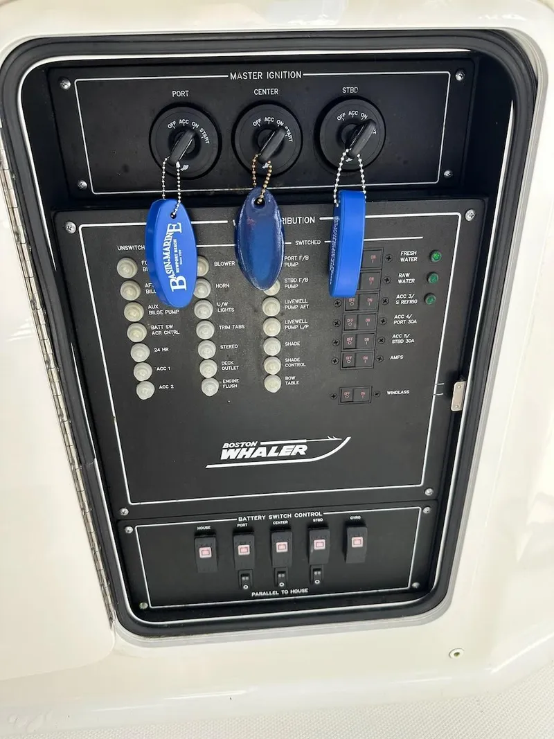 Slide: The Image of Boston Whaler 350 Realm 2019 - 87