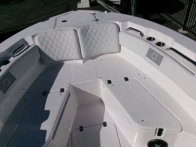 Slide: The Image of Sea Fox 228 Commander 2025 - 10