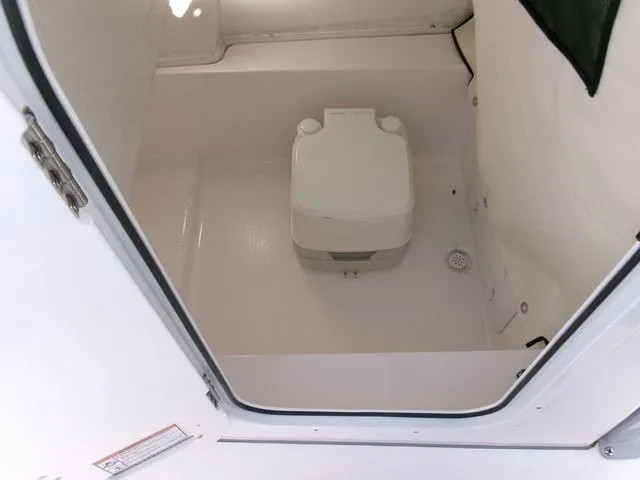 Slide: The Image of Sea Fox 228 Commander 2025 - 20