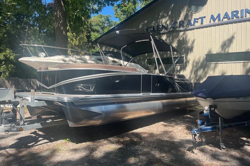 The Image of 2026 Avalon 25 LSZ Quad Lounger pontoon boat at Glen Craft Marina. - 1