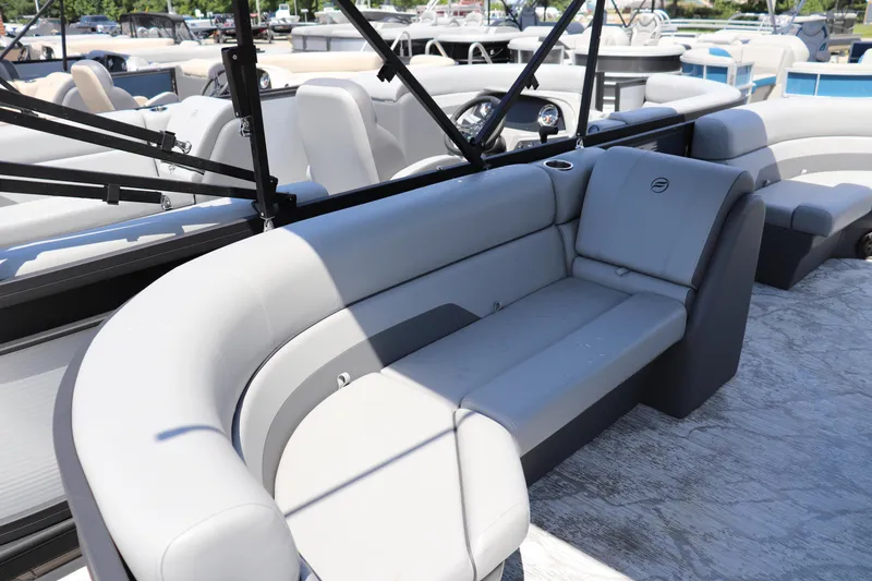 Slide: The Image of Luxurious seating on 2025 Flagship Freedom 20 CU Tritoon boat. - 6