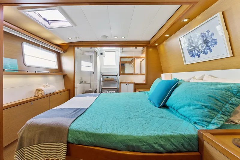 Slide: The Image of Lagoon 560 2012 - 81